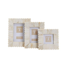 Scalloped Edge Photo Frame
