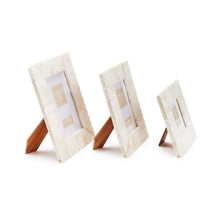Scalloped Edge Photo Frame