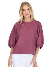 Hannah Top, Maroon