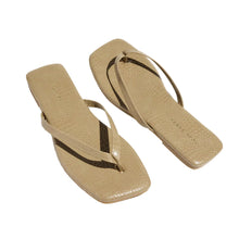 Mercer Flip Flop