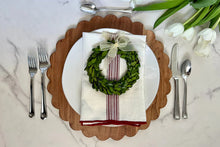 Round Scalloped Cutting Board