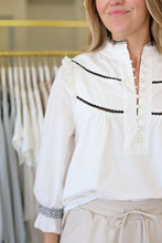 Nej Contrast Stitch Blouse