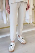 The She's All Set, Beige