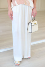 Amara Pant, Champagne